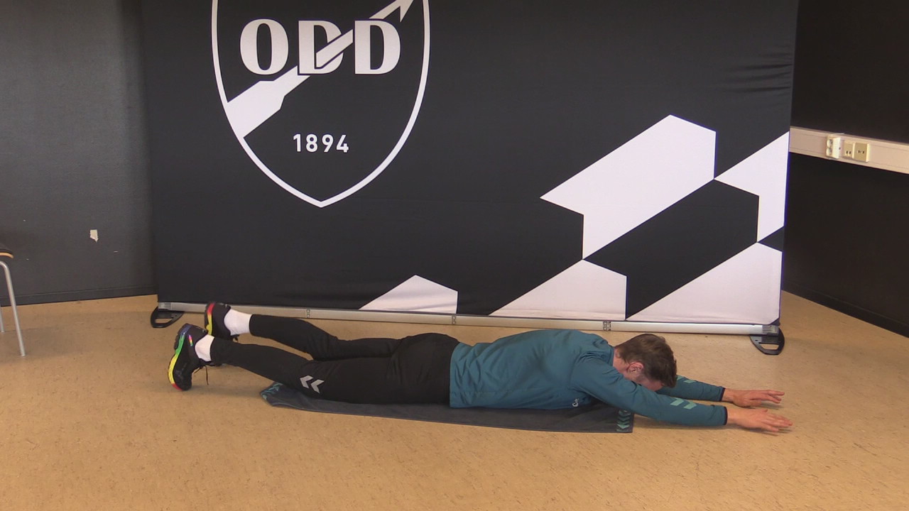Liggende supermann motsatt ben og arm L 2.MP4